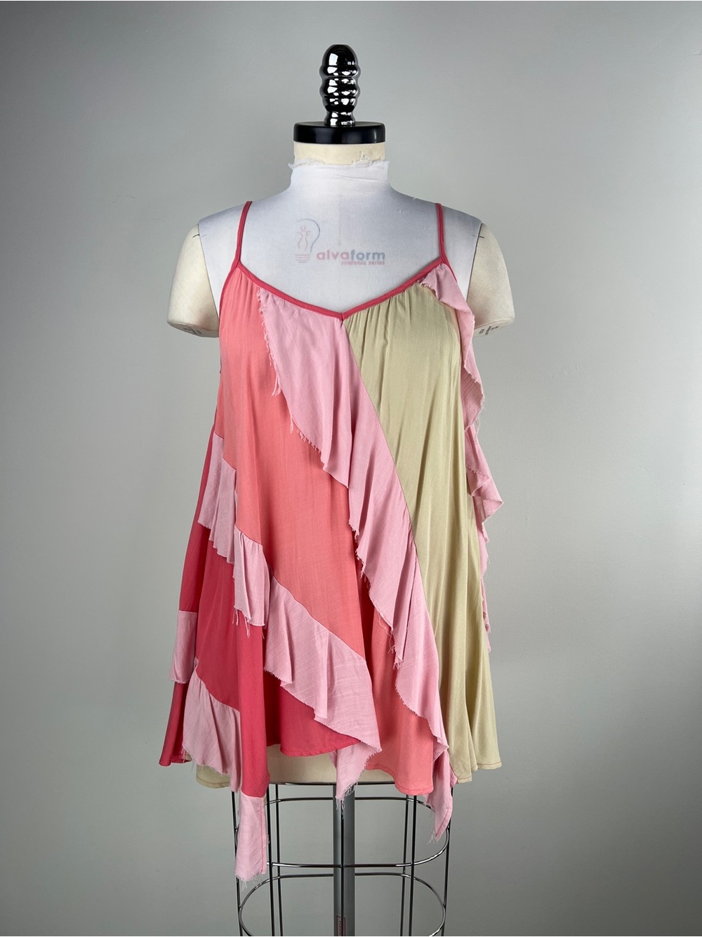 💚 3871. Sleeveless Pink & Cream Ruffle Layer Cami